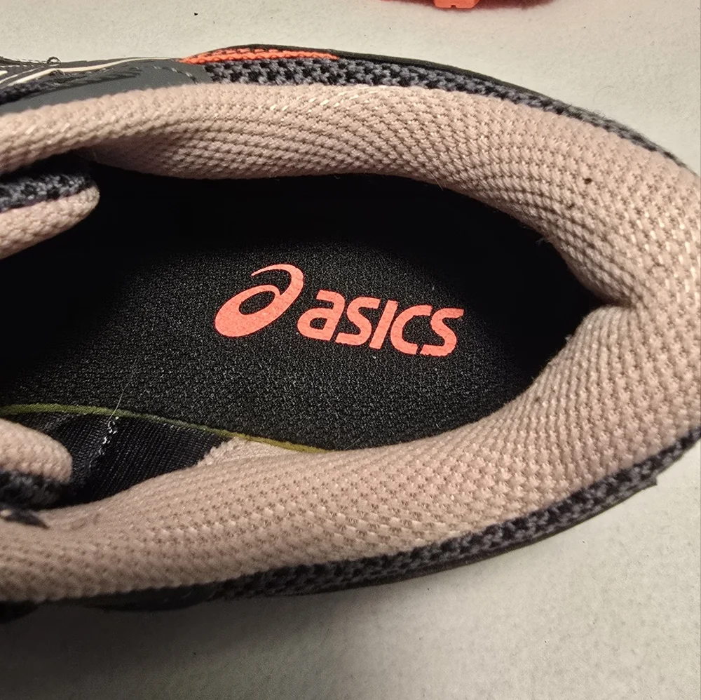 Asics Gel-venture 8 Running Shoes. 7.5